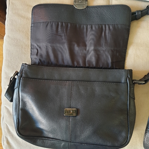 Vintage Joan Weisz black leather crossbody - Picture 8 of 10
